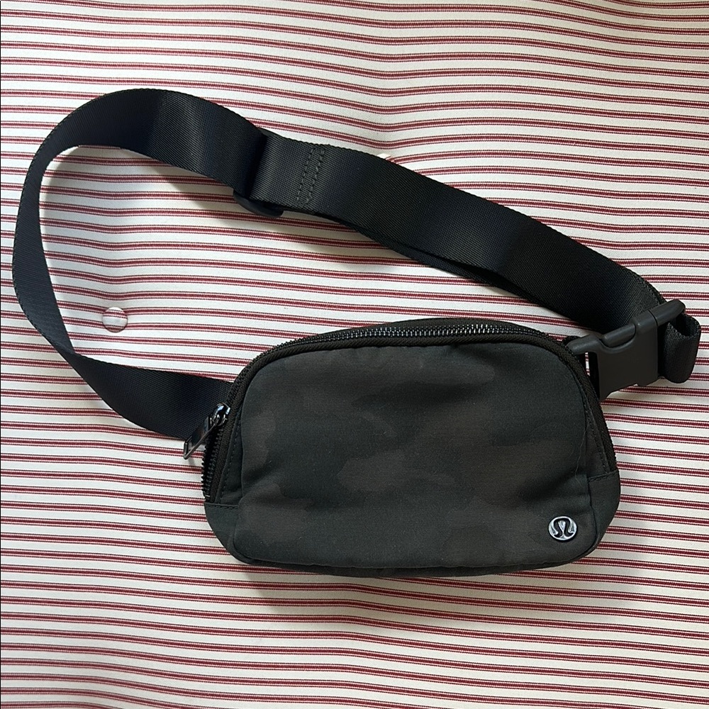 lululemon athletica Camo Bag